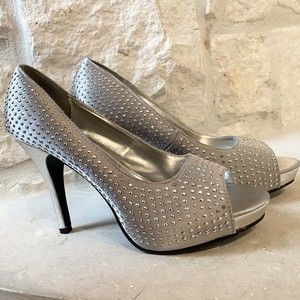 Rampage Women's Gimme Platform Pumps Dress Shoes Silver Studded Satin Size 8M
